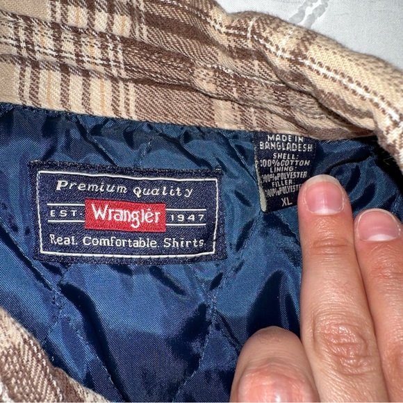 Wrangler | Quilted Lined Flannel Plaid Shirt Jacket Shacket Distressed Button Up - Picture 9 of 15